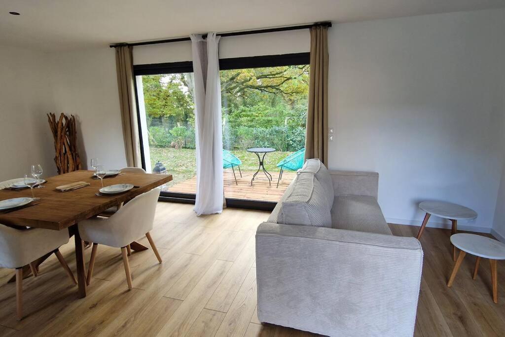 Gite Les Bruyeres Janville  Exteriör bild